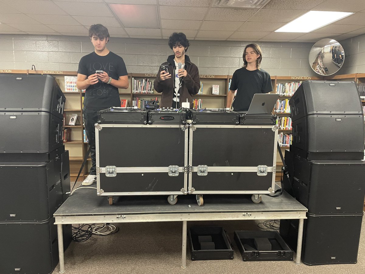 Today we setup a dance party in the library for no reason other than it was Tuesday. #cte #av #qsc <a href="/PioneerDJglobal/">AlphaTheta/Pioneer DJ Global</a>