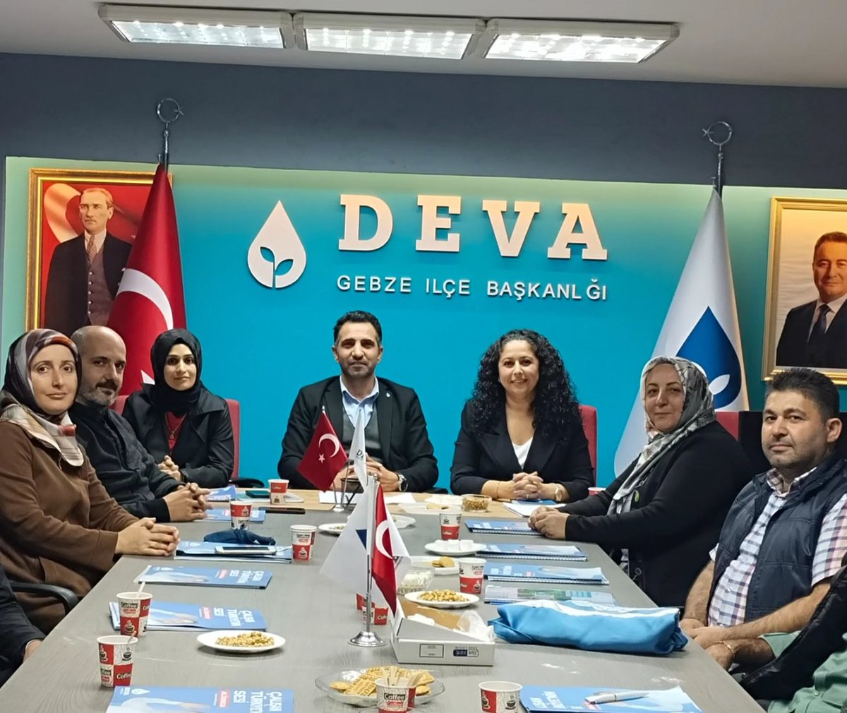 gebzeyedeva's tweet photo. #Devapartisi Gebze İlçe Başkanlığımızın Ekim ayının 2.haftasi olağan toplantımızı , Başkanımız Ahmet Demirtaş ve yönetim kurulu üyeleriyle birlikte icra ettik.
.
Gebze'de Nasıl bir Belediye başkanı istiyoruz ? Sorusuna cevap aradık.
@devapartisi @alibabacan
@ahmetdemrts https://t.co/WeUwj8V8k3