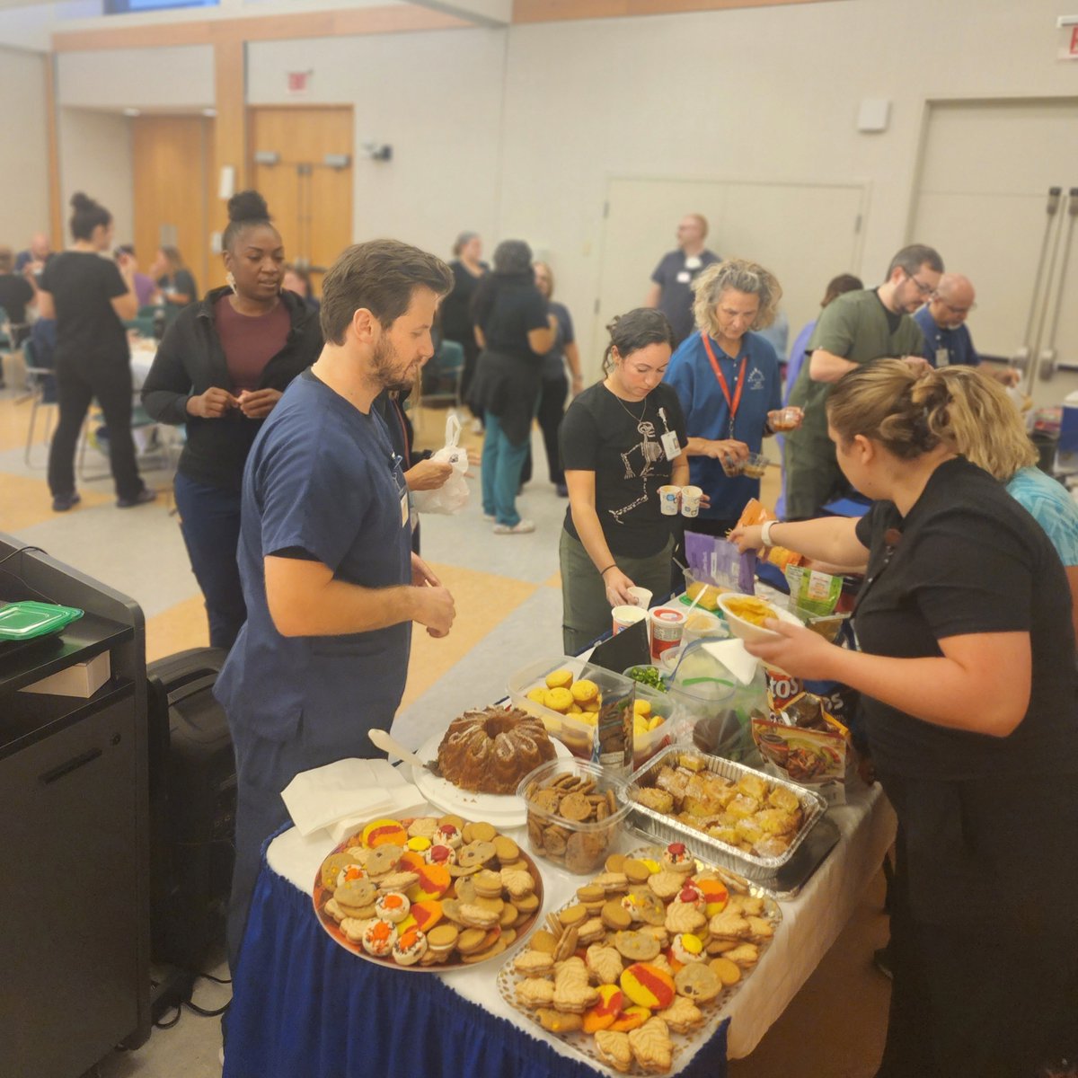 MenorahParkCLE's tweet photo. Nothing says "Happy #PhysicalTherapyMonth" like a little friendly competition! 😋 For this year's team luncheon, Kelly McNeal (Dir. of Rehab) organized a chili cook-off for her team.👏

#ChilliCookOff #HealthcareHeroes #SeniorLiving #MenorahPark #ExcellenceInCaring https://t.co/ZjUqDail9D
