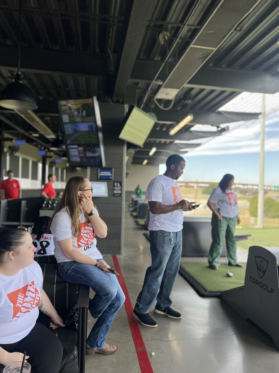 VelozElizabeth's tweet photo. Team Building with the @0529Homedepot  crew
It was a blast https://t.co/aBqItA75oJ