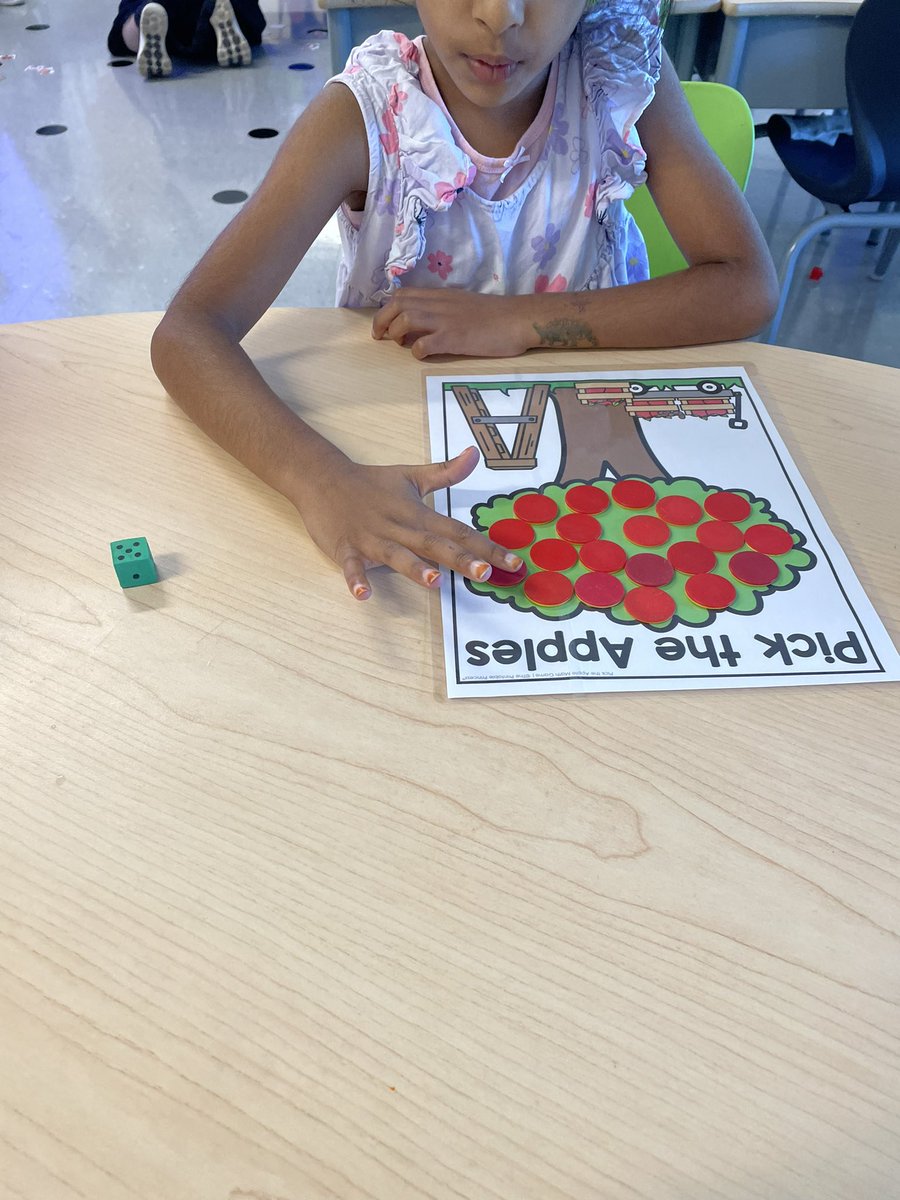 mrsbowesteaches's tweet photo. A few friends got to explore โPick the Applesโ a subitize and count math game today during math centers. Students rolled the dice, subitized the number and โpickedโ the matching number of apples from the tree. ๐ ๐ #subitize #math #counting https://t.co/XqMj60boN2