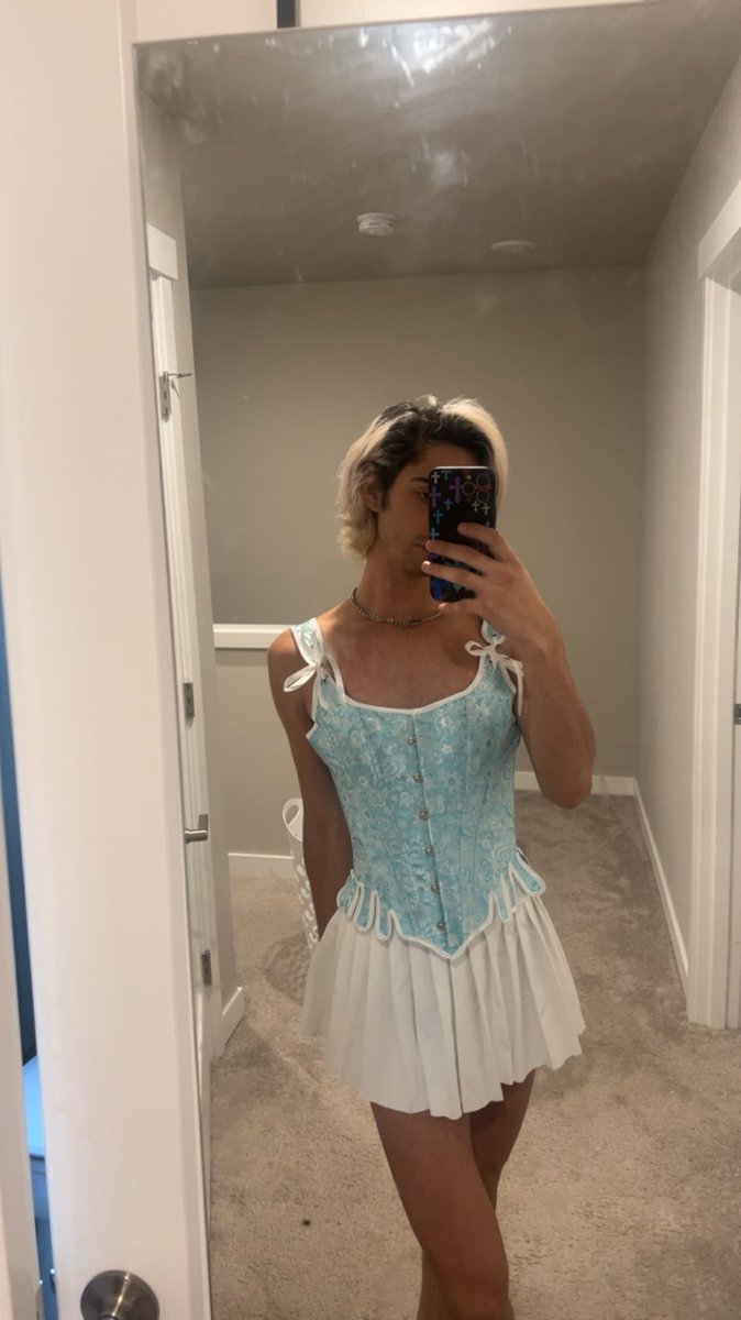gloriuosbopKing's tweet photo. Alice Cosplay help me find my rabbit 🥺😈🐇 #colsplay #assaddicted #assdestroyed #bbc #bi #bigassaddicted #BlowsHisLoad #bottom #breeding #cream #crossdressing #dl #doggy #feetpicsforsales #Femboy #gay #gayboy #twink #submissivebottom #pov #femboy #feetfethish https://t.co/OabuIThJjr