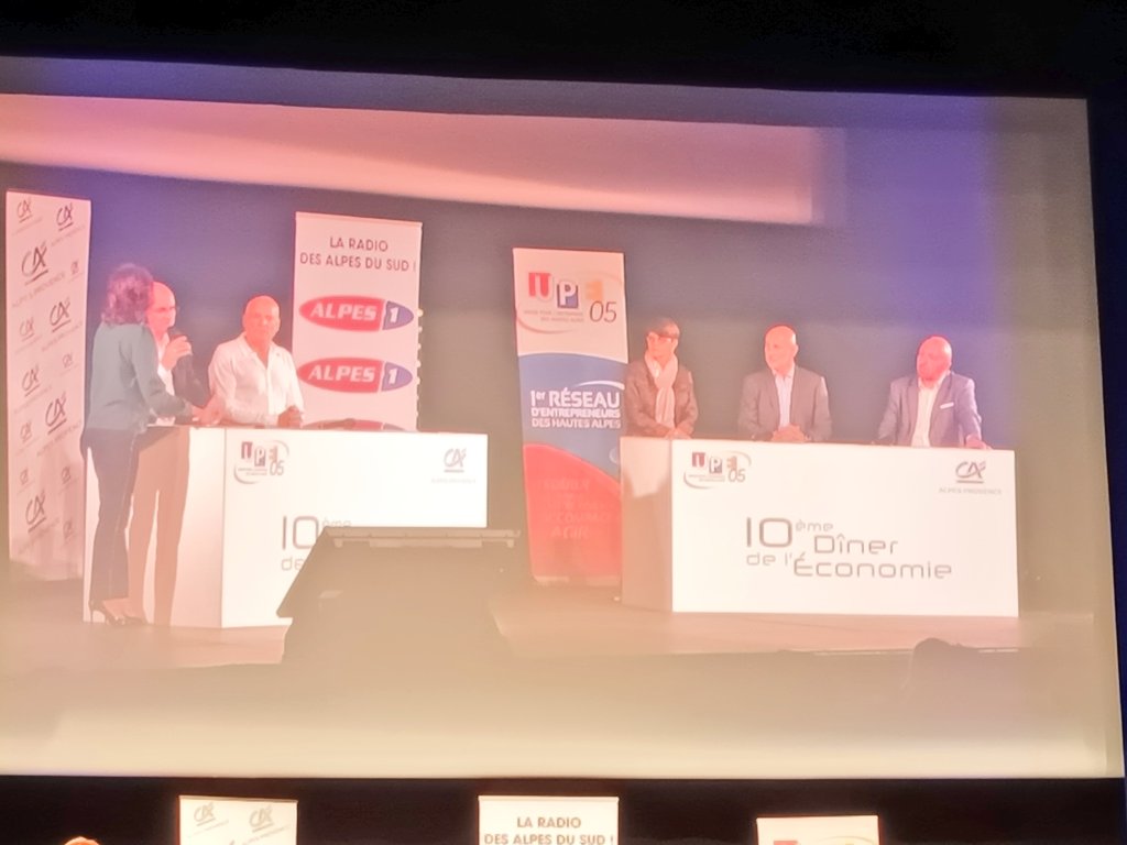 AymericMeiss's tweet photo. Conférence changt climatique + échanges #Polyaero +élus #hautesalpes et @MaRegionSud au dîner économie @upe_05 
L'occasion de présenter le travail des équipes EN dans le 05 : parcours orientation, carte des formations, découverte des métiers, RTEE🤝
#AmbitionEleves https://t.co/2e4HtSSw0e