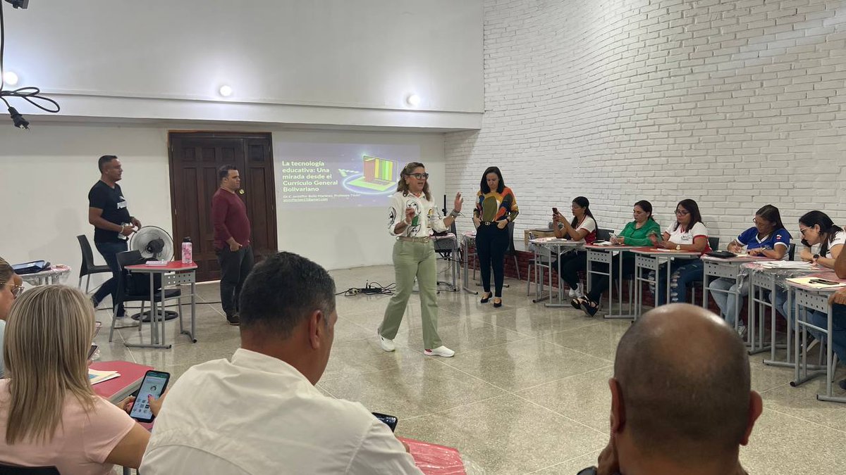 Fundabit_'s tweet photo. #EnFotos|| Cumpliendo con el cronograma del II Encuentro Nacional de Coordinadores para la Transformación Digital, recibimos a Jennifer Bello de la hermana Rep. De Cuba, con su ponencia "La tecnología educativa: una mirada desde el curriculum general Bolivariano".
#SomosFundabit https://t.co/41L6ghL2dd