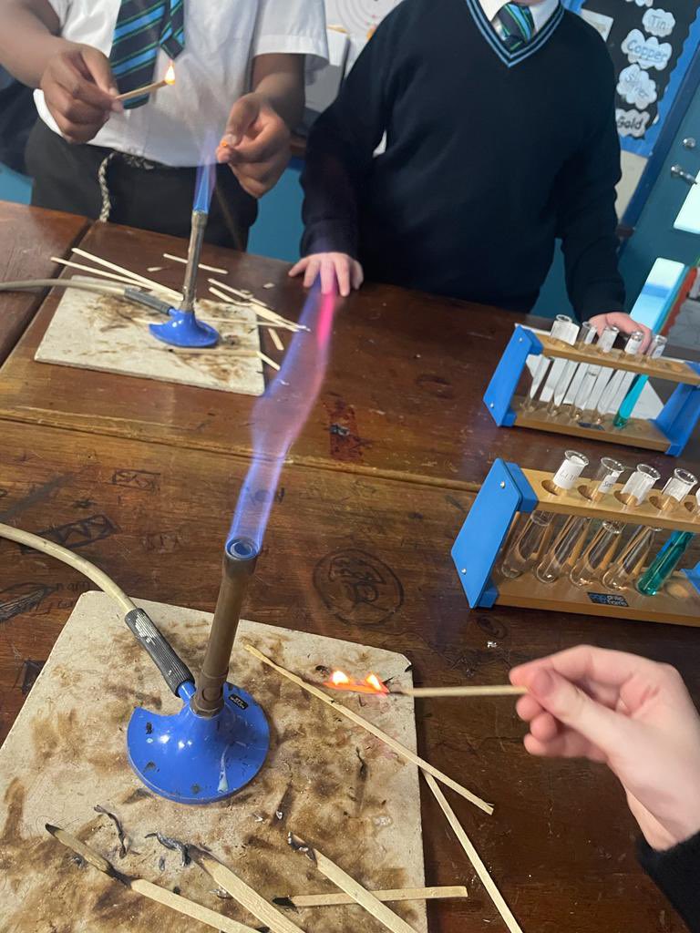 ScienceMalone's tweet image. Investigating why fireworks have different colours @MaloneCollege