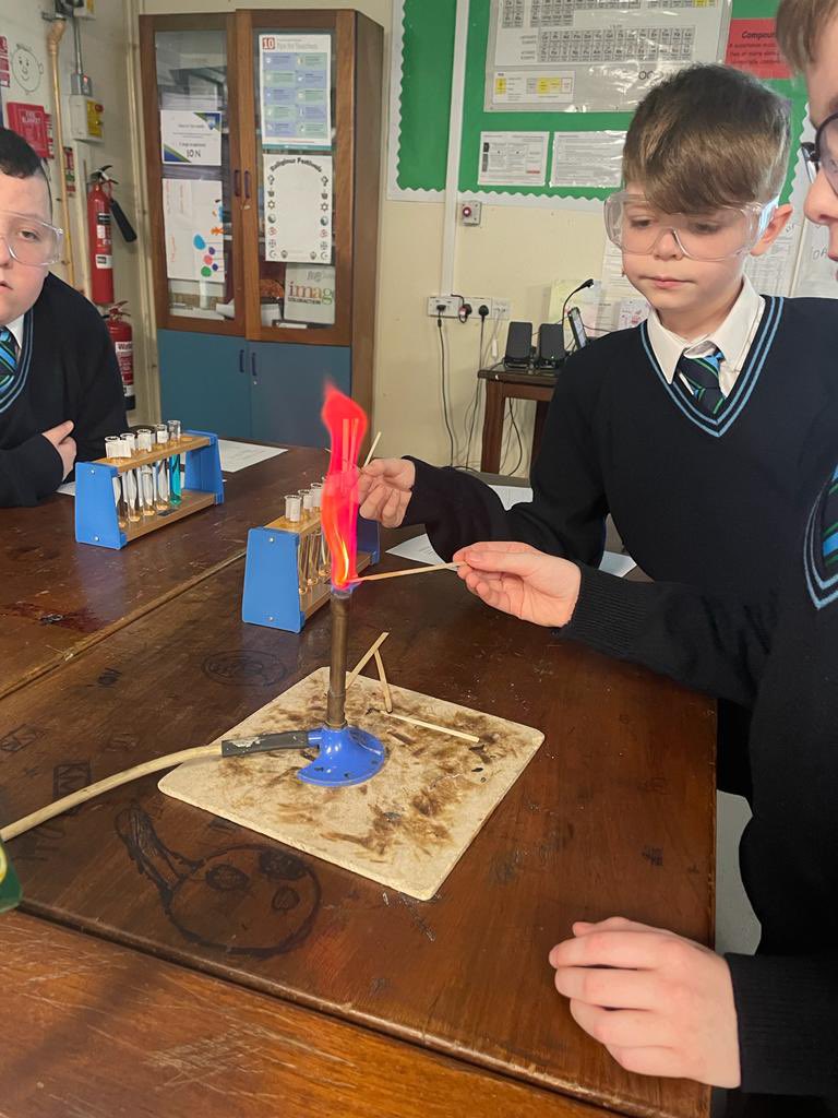 ScienceMalone's tweet image. Investigating why fireworks have different colours @MaloneCollege