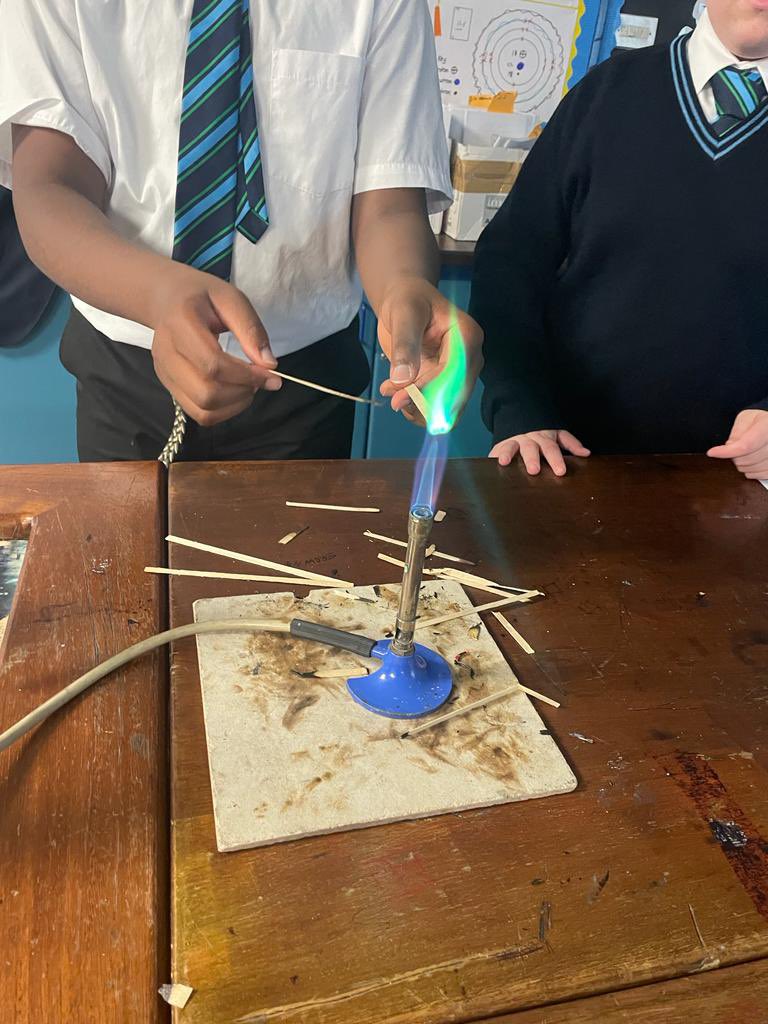 ScienceMalone's tweet image. Investigating why fireworks have different colours @MaloneCollege