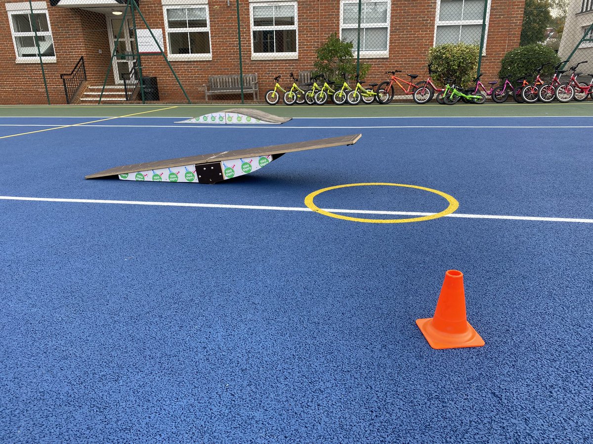 MinibikersUk's tweet photo. Obstacle course set up for the YR1 children 🚴‍♀️🚴‍♂️👍 #balancebike #primaryschool #bikeabilitybalance #cycling #minibikers #learntocycle #frogbikes #eyfs #primaryteacher https://t.co/xx1FO1aDeY https://t.co/pTACcvi3UH