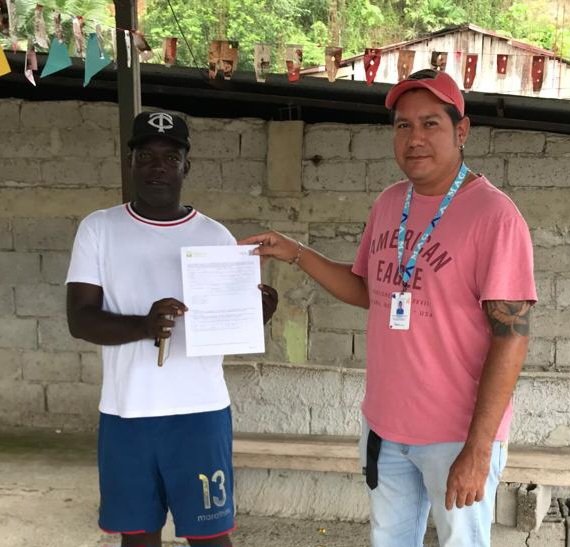 jarguellot's tweet photo. #Esmeraldas | #SanLorenzo | #LaBoca
Productor obtiene de manera directa una póliza de #SeguroAgrícola buscando precautelar su cultivo de cacao frente a posibles riesgos climáticos en el sector.
#MAGEsmeraldas
#NuestroTrabajoContinúa https://t.co/PXJkerMt2H