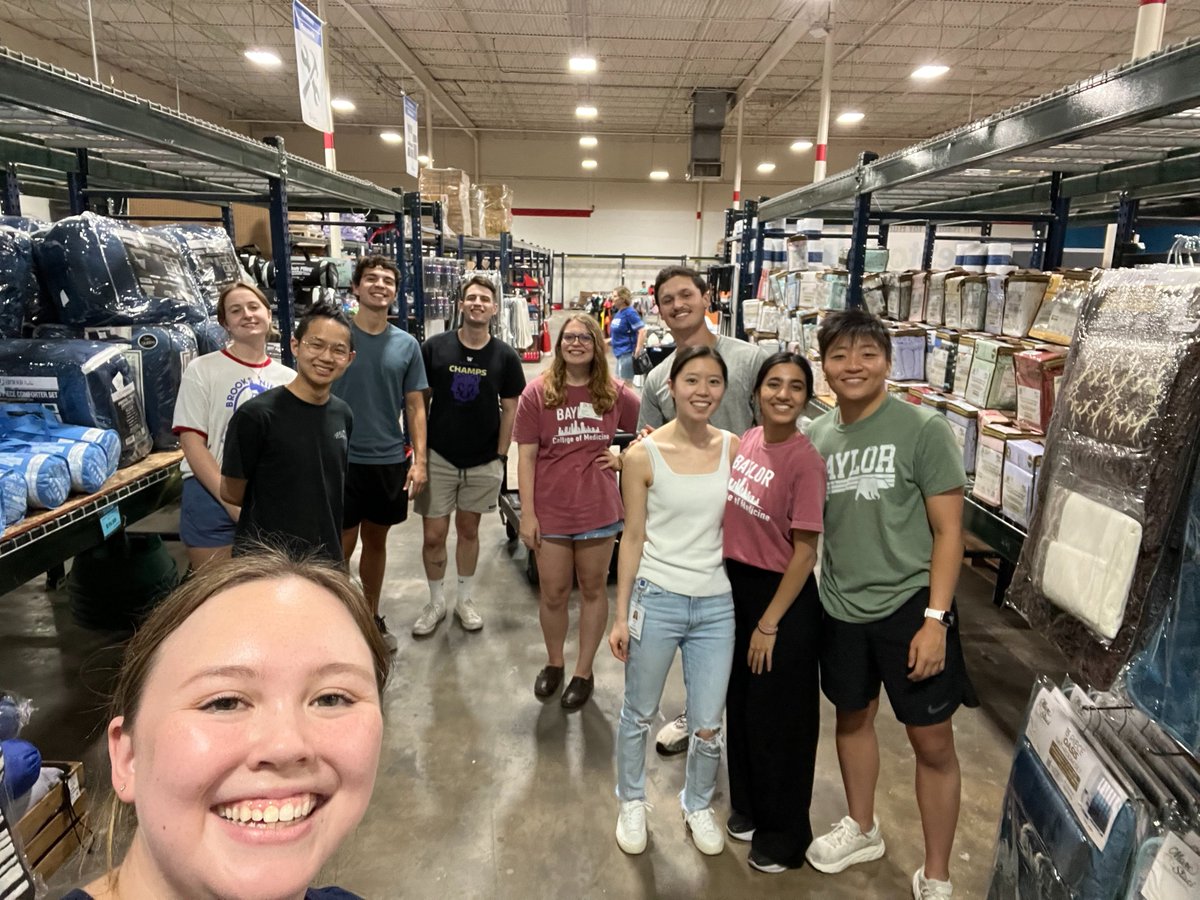 bcmhouston's tweet photo. Baylor College of Medicine students at both our Houston and Temple campuses shared their time and talents by volunteering in their communities as part of Matthew Carter Service Day. View more photos on our Facebook page: https://t.co/VGQU79Bpzy #BCMStudents https://t.co/a1rKyYdZwJ