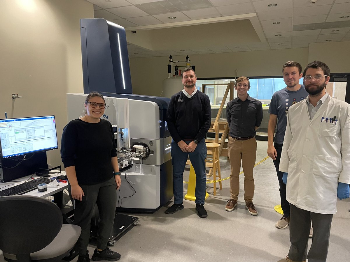 First day of training at the new TimsTOF 2 Pro. The Bruker Team, Benoit and Hunter, is doing an excellent job. Thanks to Maxime for organizing!