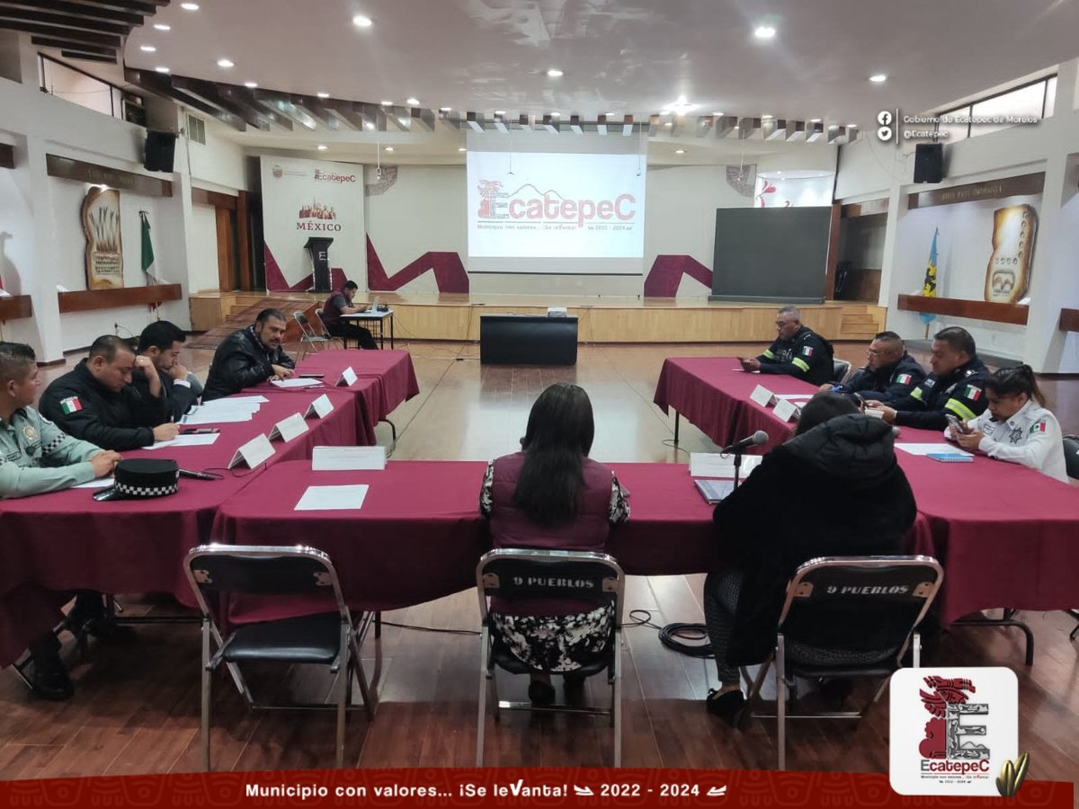 SAEcatepec2025's tweet photo. Por instrucciones del presidente municipal, @FerVilchisMx, se realizó la mesa de pacificación, trabajando en equipo los tres niveles de gobierno, para el beneficio de #Ecatepec. https://t.co/1YF2rs1adE