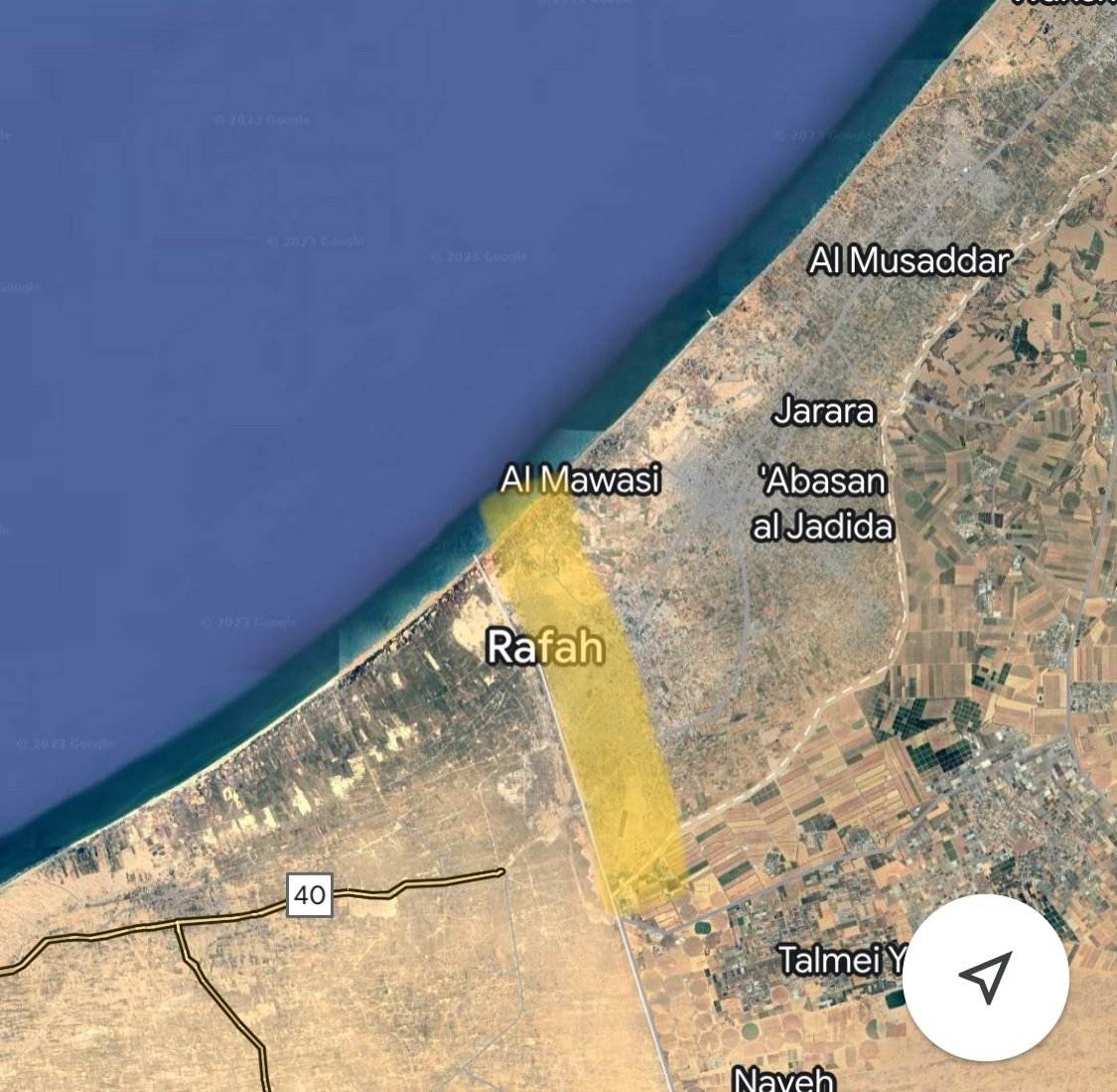 A mi hay una cosa que me tienen que explicar.
Vamos a ver, este mapa muestra la frontera entre la Franja de Gaza y Egipto donde existe un paso fronterizo de unos 12 km que se llama el paso de Rafah.
Israel no lo puede bloquear, ya que no tiene acceso a él, así que Gaza tiene esos