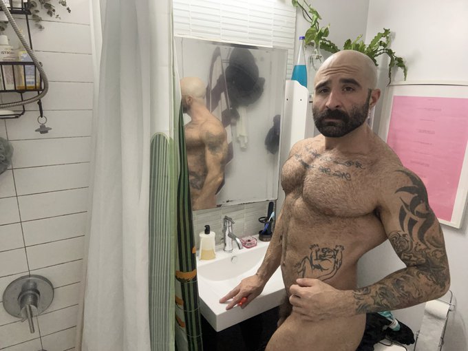 I didn’t shave ? https://t.co/RsFEk1Uynv