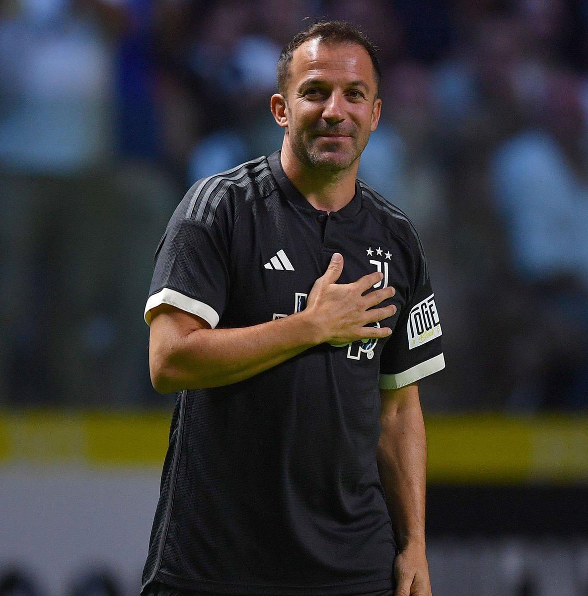 Annarita2024's tweet photo. Se mi chiedono chi è per me un vero campione dentro e fuori .. chi è il simbolo della Juve non posso non pensare a te ❤️❤️ https://t.co/oewfUj6Chv