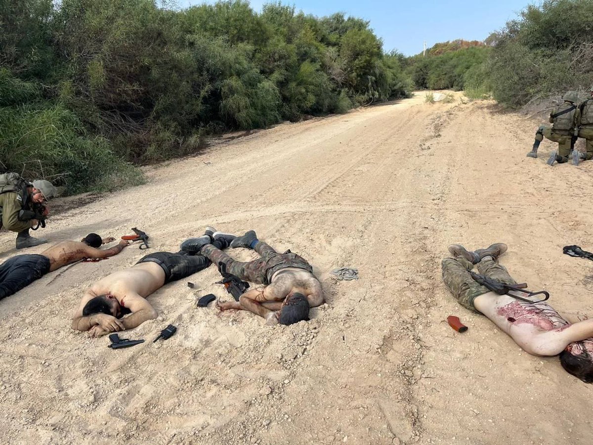 Maxblat2's tweet photo. @tareq31zs @Obellaish Oops some one died another one bites the dust https://t.co/aJXrPnbc5z