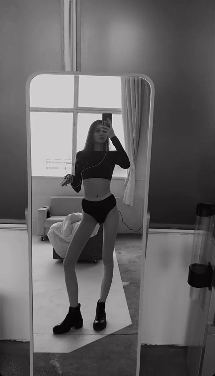 Lexie1983669's tweet photo. Those legs ❤❤ https://t.co/VrZMLeM5uA