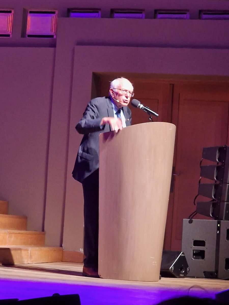 RaoulHedebouw's tweet image. "Aux États-Unis, trois personnes possèdent plus que la moitié de la société. Jamais auparavant il n'y a eu une telle concentration de richesses". @BernieSanders
#Bozar