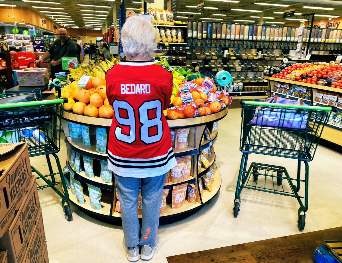 Spotted at Save on Foods in #PrincetonBC - brand new Bedard jersey worn by Joann, who lived next door to Connor’s late grandfather Garth. She’s in her 70s & says it’s the first jersey she’s ever bought. 
#Blackhawks #NewEra