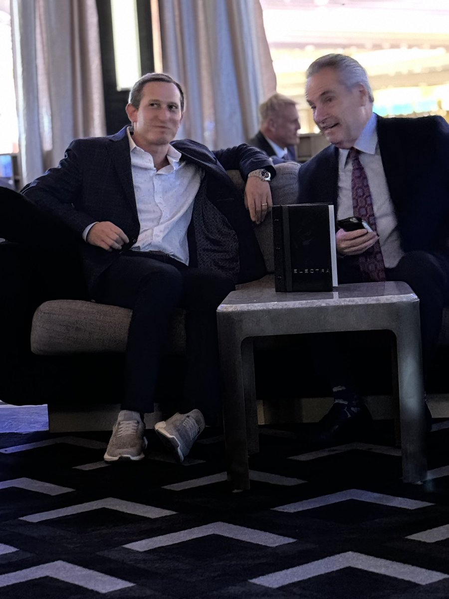 As first reported by @GamblingComp  Jason Robins from <a href="/DraftKings/">DraftKings</a> seen chatting after hours with Jim Allen from Hard Rock International. Chatting about Florida OSB, perhaps?