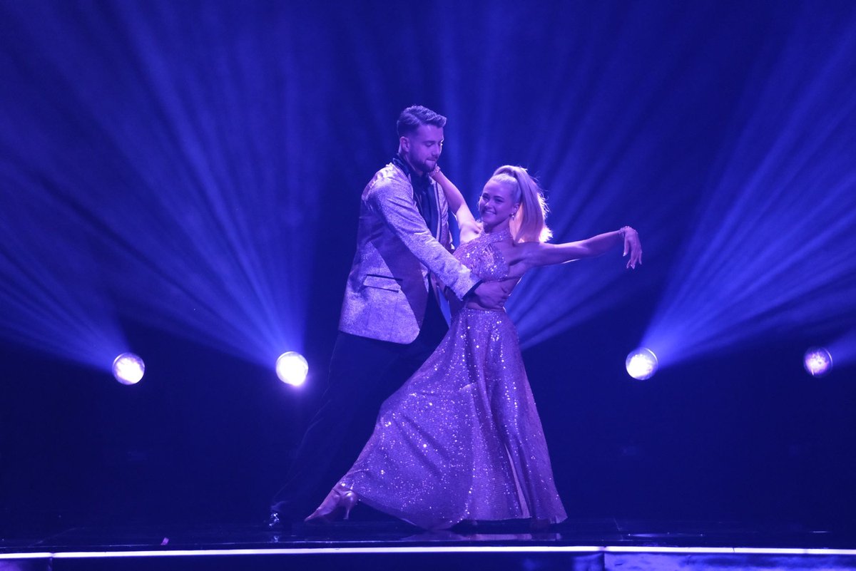 officialdwts's tweet photo. .@HarryJowsey &amp; Rylee Arnold make the Foxtrot look so easy 🤯 #DWTS https://t.co/aBXqDs7Qd0