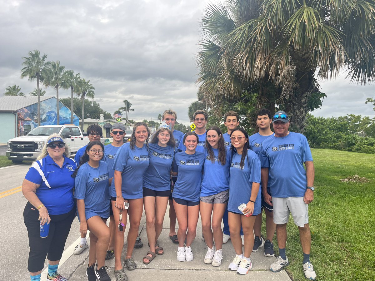 Homecoming parade 2023 Swimming Sharks !