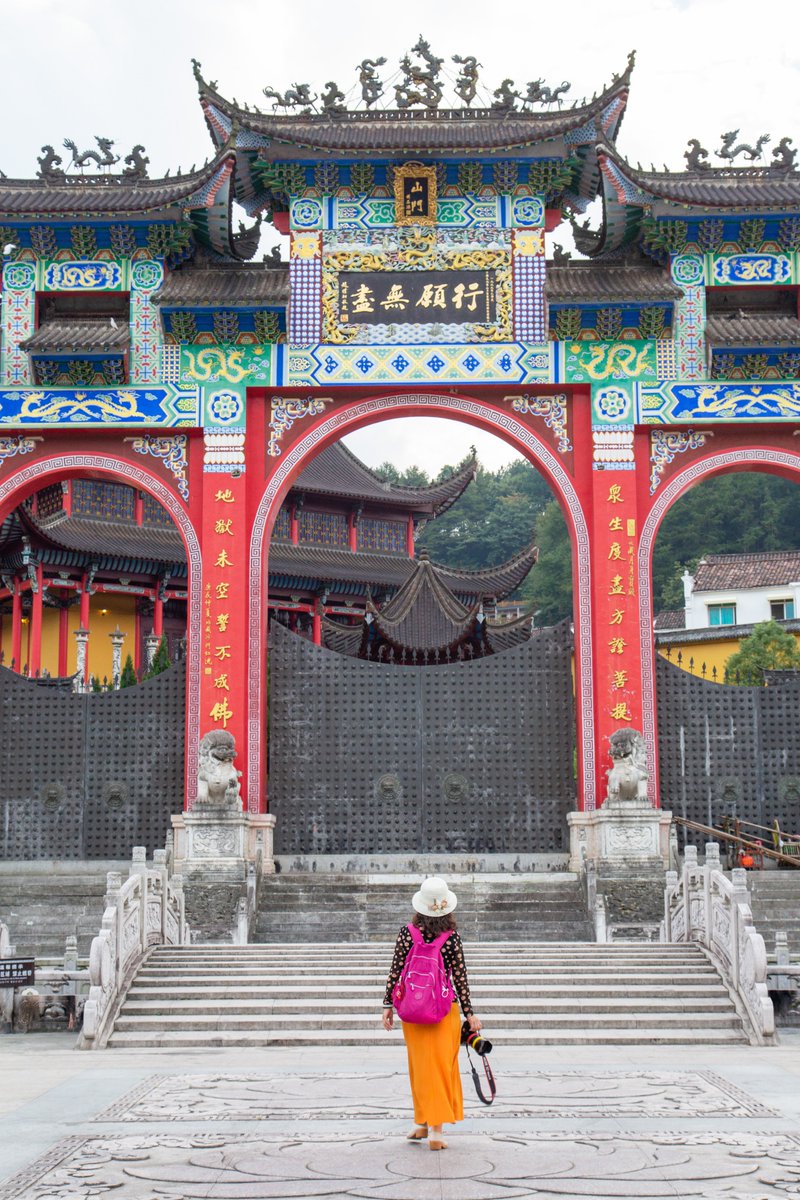 AnhuiTravel's tweet photo. Like a bridge, the archway standing on Jiuhua Mountain connects the past and the present, carrying the passage of time. The characters engraved on it reveal profound meaning, impacting those who climb to this place. (Located in Chizhou City)
#MomentCapturing #AnhuiCharacter #ExploreUniqueAH #VibrantAnhui #SouthernAnhui
