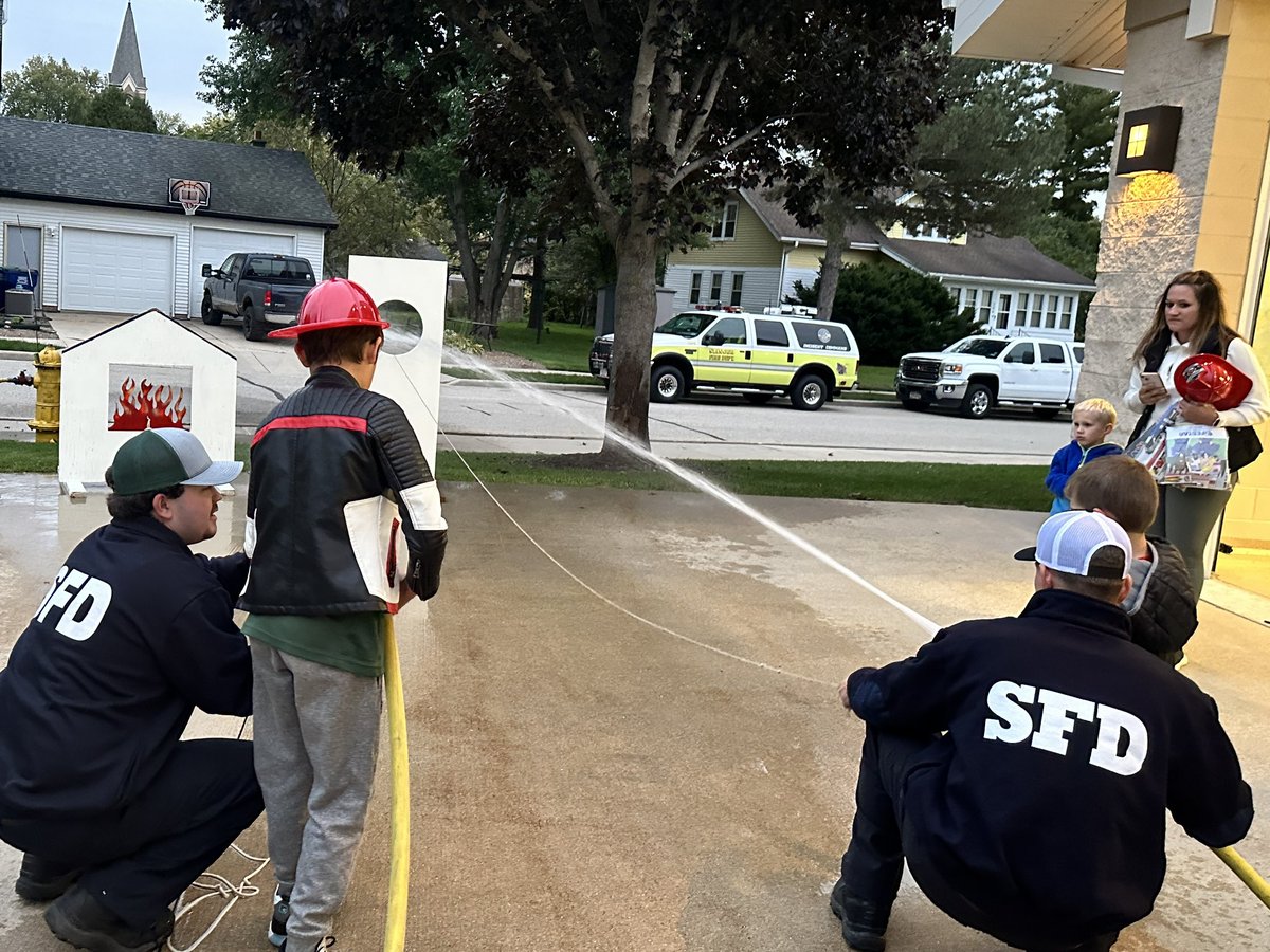 WashCoExec's tweet image. Tonight, as part of #FirePreventionWeek, I had the opportunity to visit the Slinger Fire Department’s #openhouse.
Great turnout by the community, with interactive displays for all to enjoy. #volunteering #emergencyservices #firefighting #ourgreatcommunity #Washcowisco