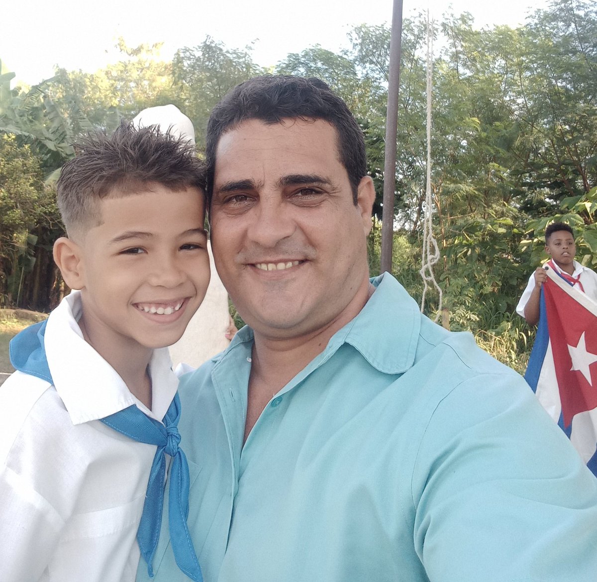 Juntos en cada paso del camino que tus sueños te figen recorrer estaremos allí dando batalla.