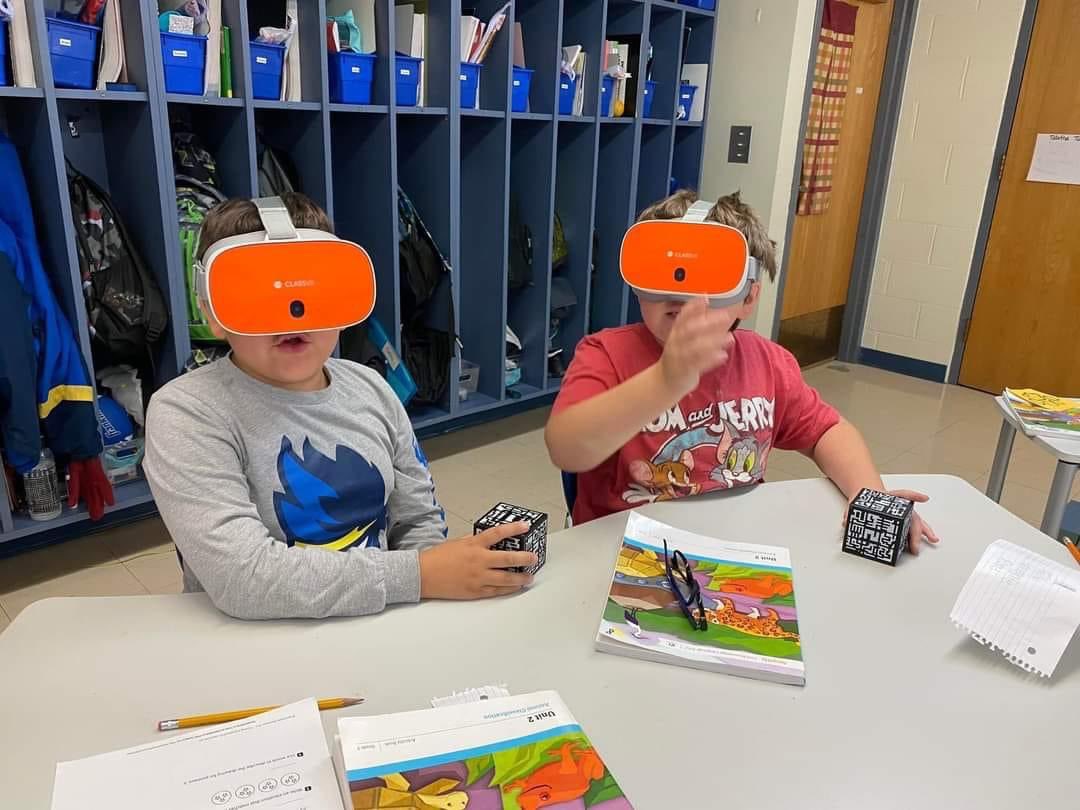 CPS_K12's tweet photo. Mrs. Foote's 3rd grade Tigers tried out the new VR goggles with a lesson on animals!  #itshowweroll #21stcenturyCPS https://t.co/o2pB2ciCml