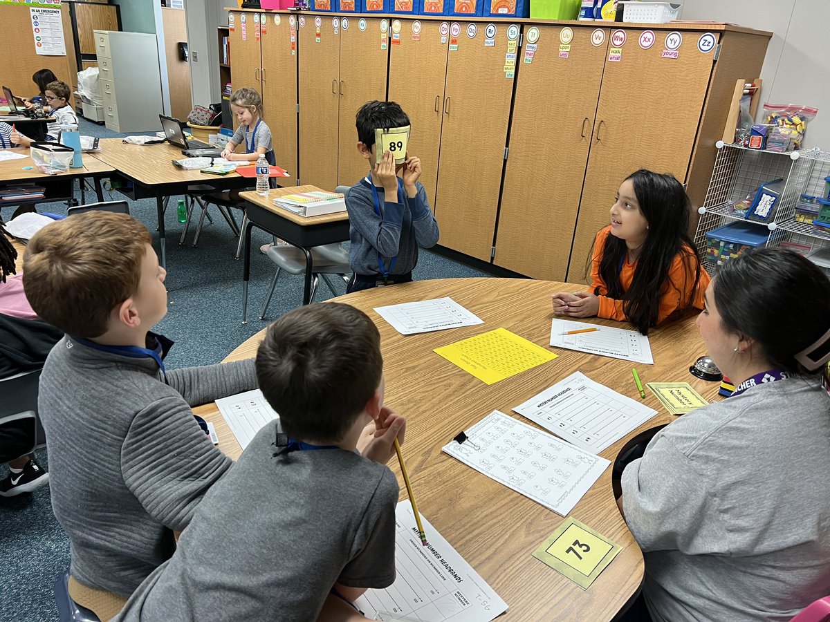 mrsmichelclass's tweet image. Math small group with Mystery Number Headbands was a HIT! Sts had to ask questions about their number using what they know about numbers, place value, greater than less than, etc… #sampsonstrong