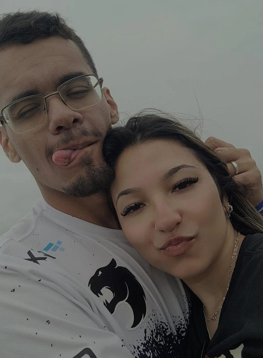 Rookiezin's tweet photo. só estou aqui para relatar o quanto eu amo minha mina, sério, ela é a mina mais linda que existe, e Deus foi tão dhr cmg q foi lá e me presenteou com ela.

sou grato por tudo q tem rolado na minha vida, sou eternamente grato por tudo. te amo e te quero para sempre amor <3 https://t.co/p776QTyTjD
