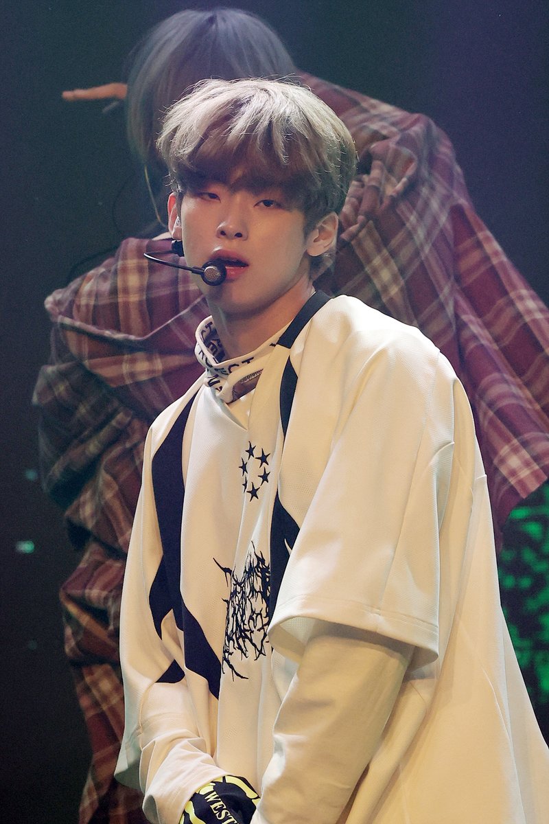 <a href="/82major_officia/">kim_</a> 📸Official photos of #82MAJOR 's #HWANGSEONGBIN  and #KIMDOGYUN at its debut showcase for "ON"  

#82MAJOR #에이티투메이저 #82MAJOR_ON #ON #Sure_Thing #FIRST_CLASS <a href="/82major_officia/">kim_</a>