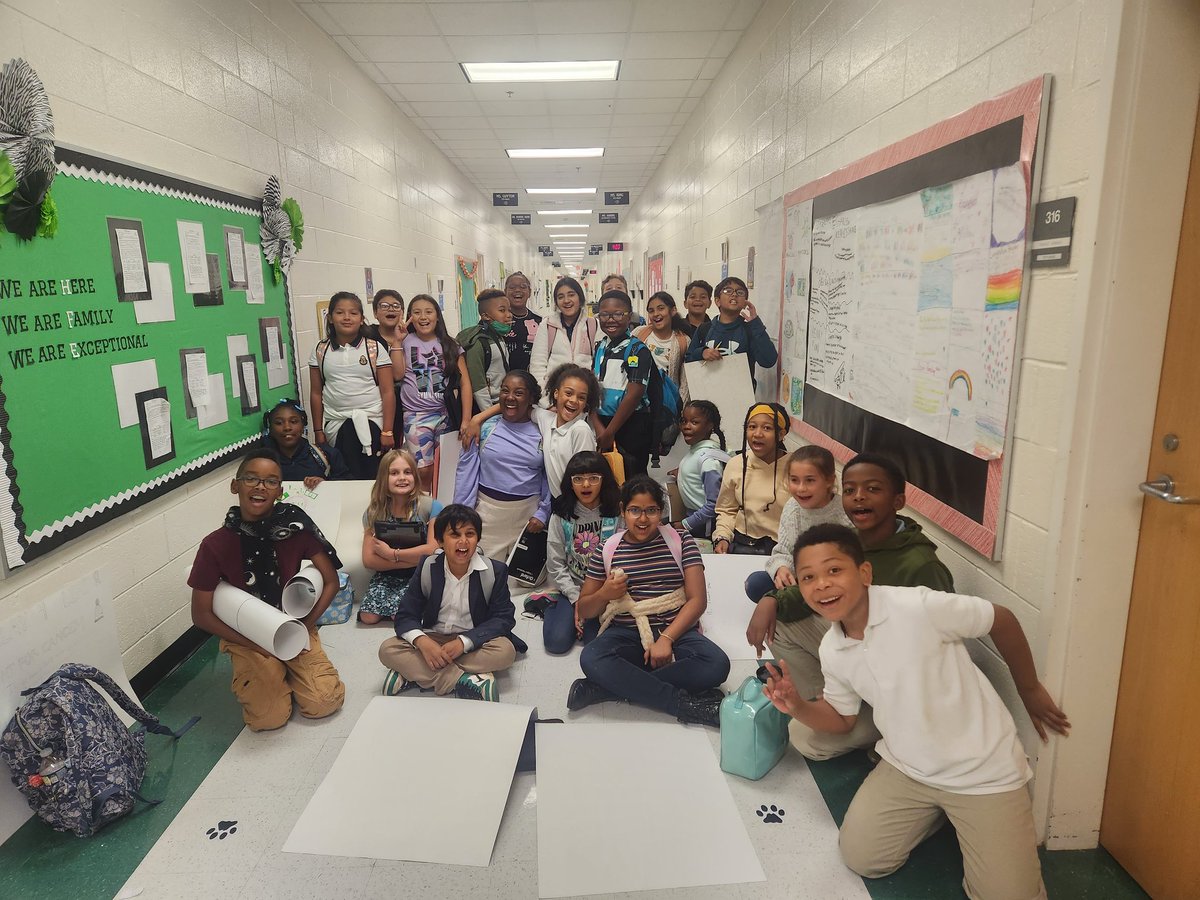 stacyrsalter's tweet photo. #BETAFAMOUS @HFE_HCS Our first Beta Club meeting in the books. Thankful for my co-sponsors, this group of dynamic students, and our newly elected officers. We are ready to #LeadByServing at The Flat https://t.co/fKbvw6AbWe