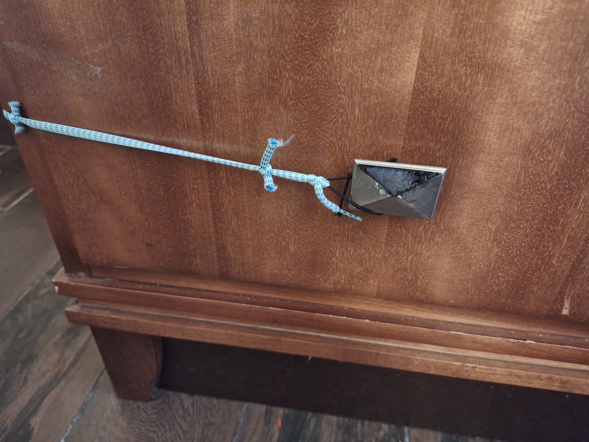 Jaime444444444's tweet photo. I'm not always smart, but when I am, it's...my MacGyver gene💪😆 🧷🩹📌🖇
#thatshowitsspelled #ichecked 😊
I was wasting too much duct tape...they open with food in them.🌶 https://t.co/FaREiEkXZW