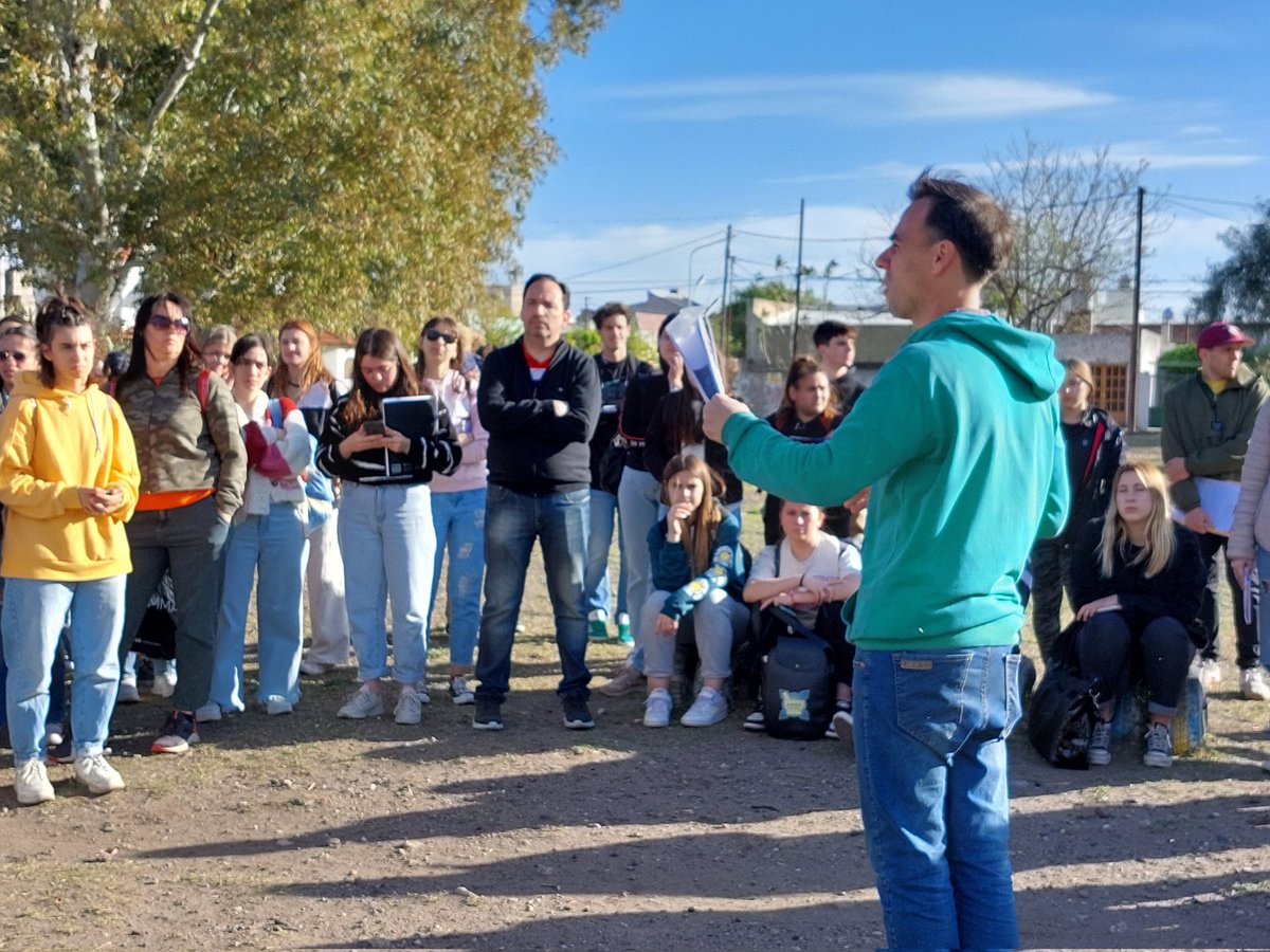 Hoy desde la cátedra de Sociología Urbana (Arquitectura)  recorrimos el Parque Noroeste, conociendo su historia. Espacio público construido por los propios vecinos. Gracias al Foro y a Esteban por recibirnos. <a href="/Economia_UNS/">Economía UNS</a>