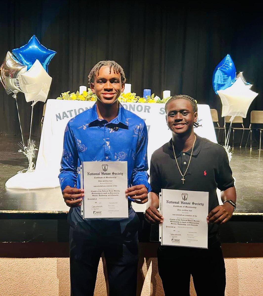 LadyCAPeterson's tweet photo. Congratulations to our students at SRHS and VBHS for being inducted into the National Honor Society! VBHS students were welcomed in by the new President  Kalani W!!! https://t.co/MZJ3E03yGD