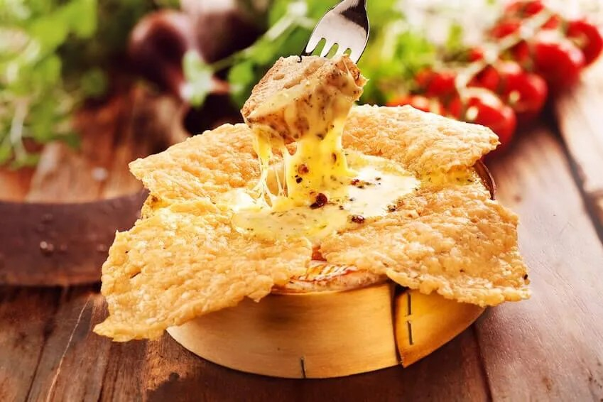 Rolf_Georg_E's tweet photo. #Ofenkäse

#Competition für #Ofenkäse

Doppel #Neunchen

Im Schmelz getunkt
Knusper und Würz
Versinkend duftend Brot

Ofenkäse zu zweit
Genuss im Lächeln
Bestes zum Schluss https://t.co/EkjqG5xF3J