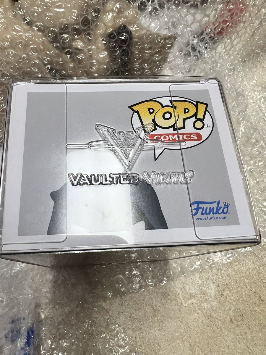BHigh78's tweet photo. On top of everything else there was a surprise soda ronin!!!  Thank you so much @TheFunkoBros you made me and my kids day today.l!!!  Words can’t explain just how greatly appreciated we are for your attention to detail and the care you put into every Funko!! https://t.co/JhnHlTJDOu