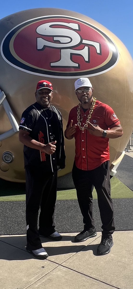 coachfolk26's tweet photo. Had a great time hanging out with Shadrich Moore and the Bang Bang Niners Gang When they played the Dallas Cowboys this weekend. #BangBangNinersGang https://t.co/z1QLZz5SzK