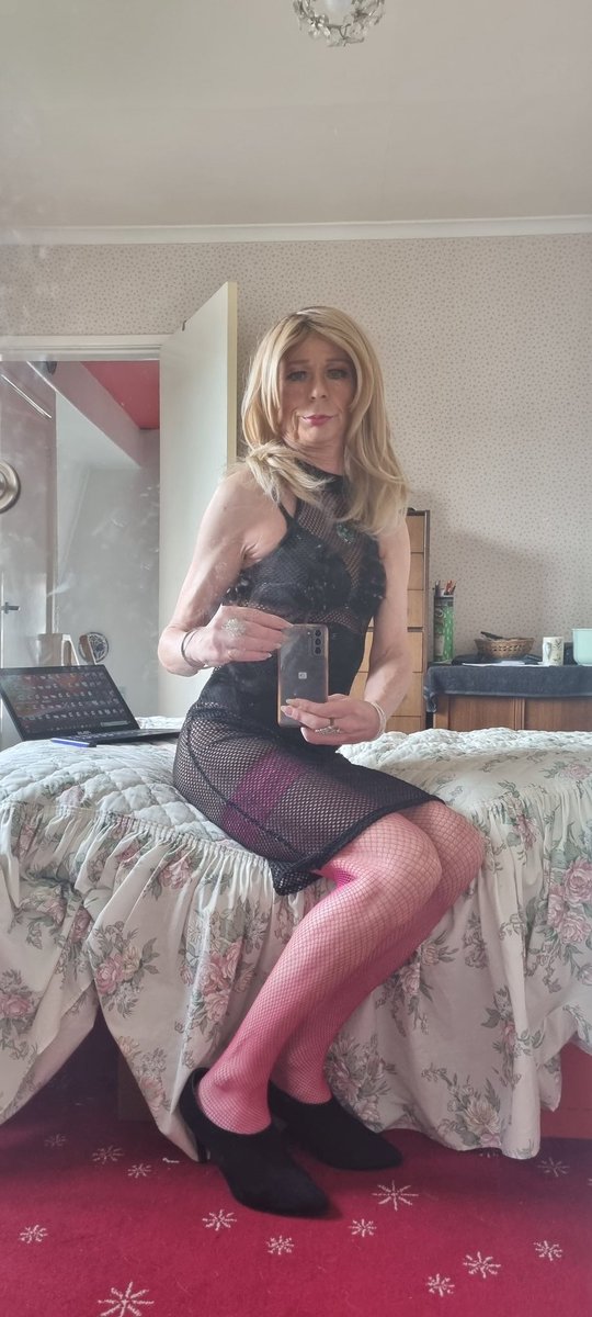 TvClare's tweet photo. drat, think I've  holes in my stockings.... and several in my dress, what's a girl to do? https://t.co/0mFcdfFkAr