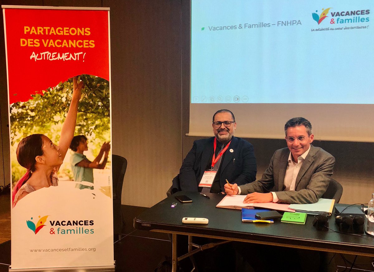 FNHPA_Officiel's tweet photo. Signature de la convention de #partenariat entre la @FNHPA_Officiel et l’association Vacances & familles à l’issue du Conseil d’administration de la #FNHPA sur le @salonatlantica de Niort.
#actionssociétales
#départenvacances
#familles
#vacances
#camping 🏕️ https://t.co/LzBgAxQzcW