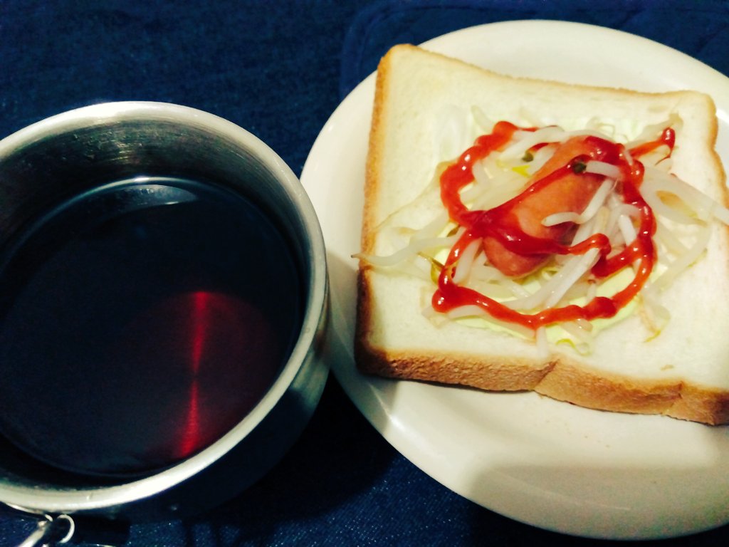 おはようございます☀
( ^^) _☕ｷｬﾍﾞﾓﾔｼｿｰｾｰｼﾞ🥪~~🤤
本日もよろしくお願いします🐻‍❄👋

🏕
フォークテントTC280 PLUS
パップテントTC320→FOXBASE
　薪ストーブで利用
  
Bivyテント
     軽量寝るだけ

山岳テント
　標高高めのとこ

ショウネンテント
　お籠り🤔