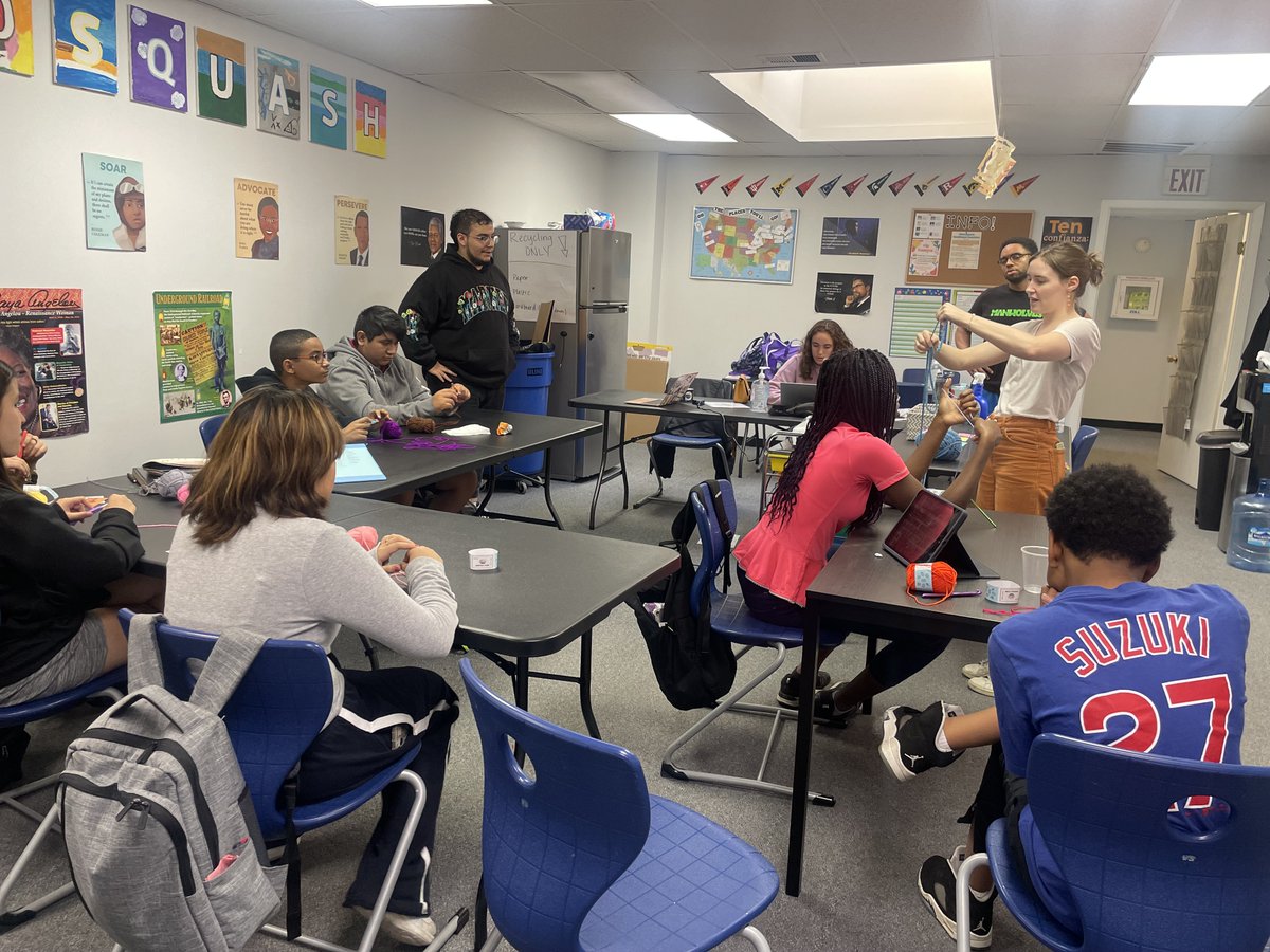 MetroSquash welcomed the Evanston Public Library on-site to facilitate a hands-on STEM enrichment experience for our students! We are excited about this  partnership!
#metrosquash #evanstonlibrary
