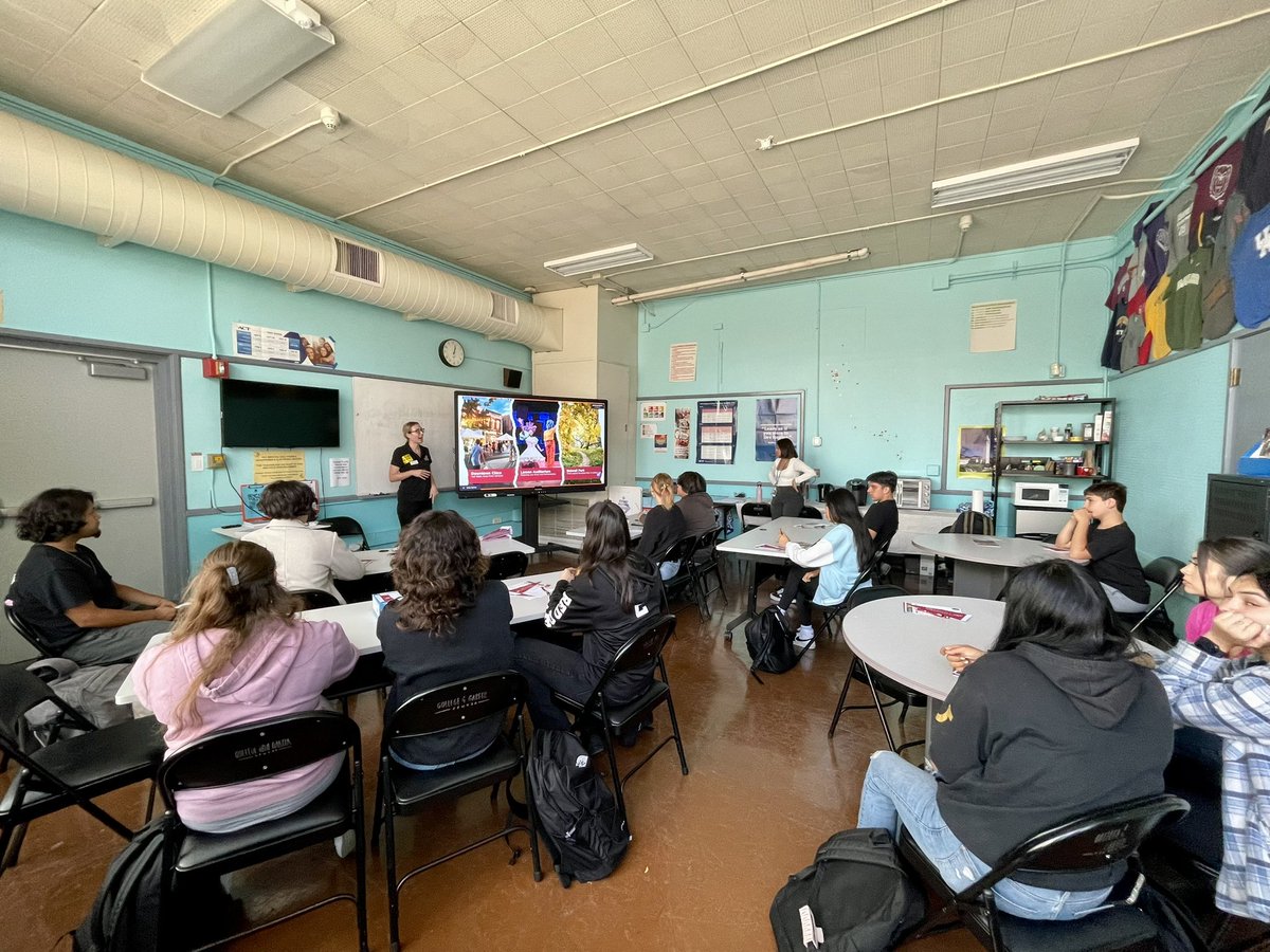 mtdiablohs's tweet photo. 🐱 @ChicoState was in the College & Career Center presenting to our Red Devils on admission requirements, programs and school culture! ❤️ #GoWildCats #CSUBound https://t.co/58Px361aZ5