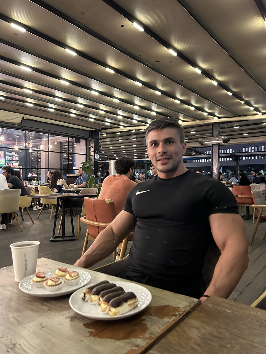 Dünyadan beklentisi kalmamış kişilerin hiç bir şey umrunda olmaz…..