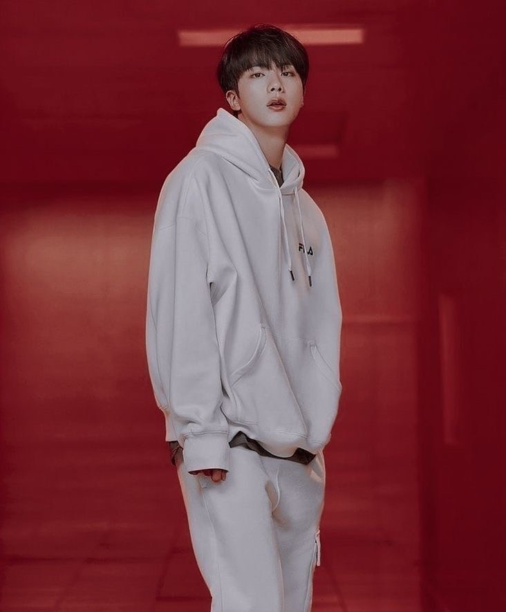 部屋着がＴシャツでは寒い季節となり
ついにパーカーを着ました

衣替え
そろそろやらねば
キム・ソクジン

D-245

#そくじん川柳
#BTSJIN
#WeLoveYouJin
#Dear_Jin_from_ARMY