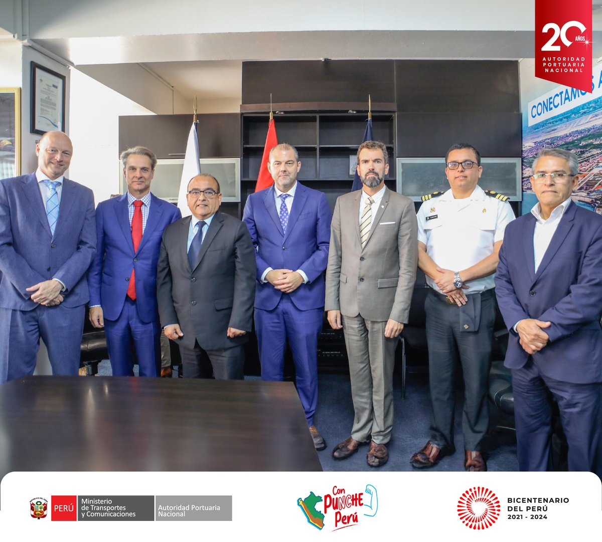 APN_PuertosPeru's tweet image. 📌 El jefe de la Unidad de Protección y Seguridad de la APN, Luis García, presentó las acciones que se han venido desarrollando de manera articulada con las Unidades de Control Conjunto #UCC para prevenir el #TID en los puertos y la implementación del #CódigoPBIP en el #Perú.