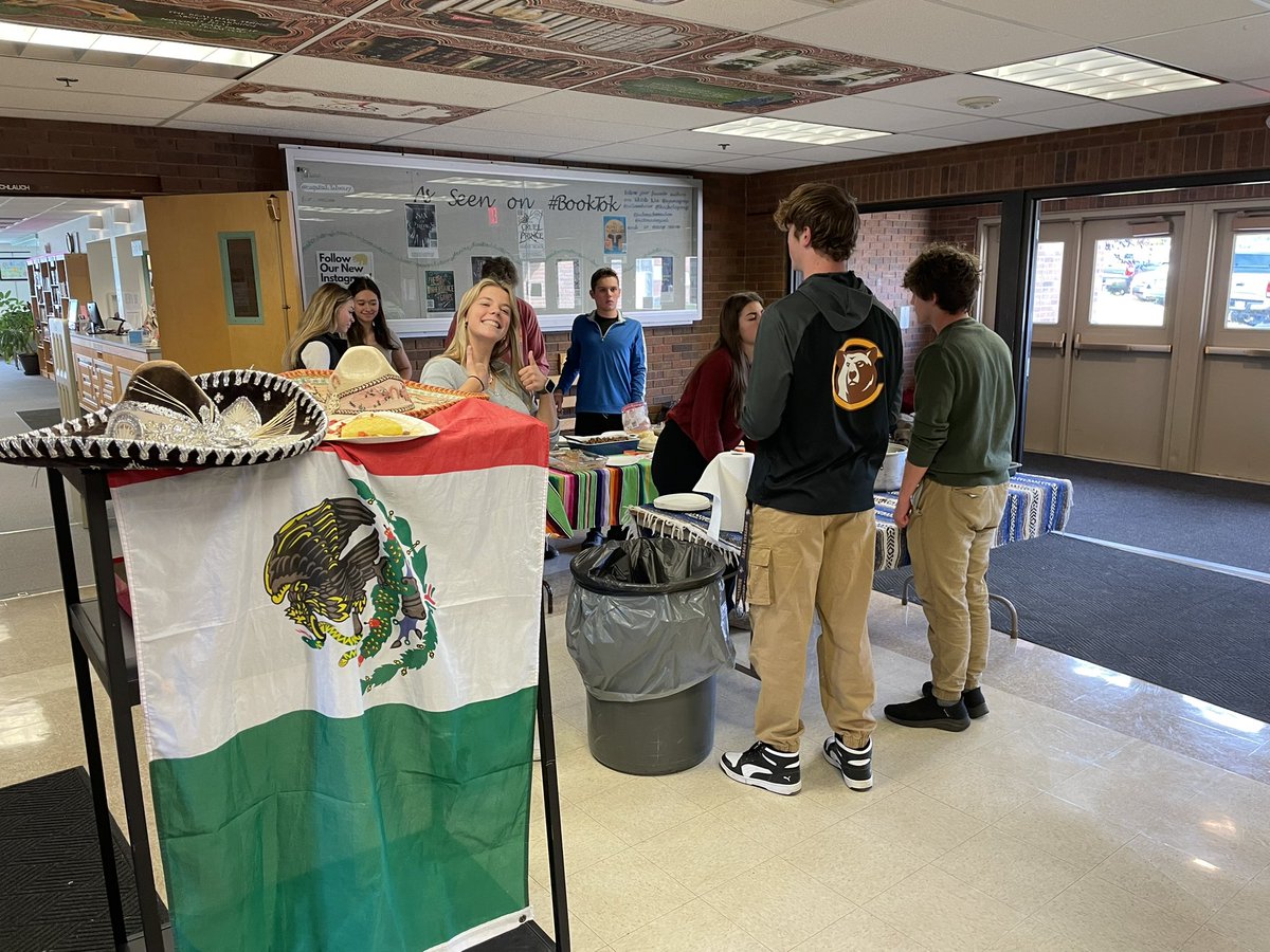 Taco Tuesday- Señor Lyng edition.  Me gusta mucho!  #gobru @SchoolsHelena