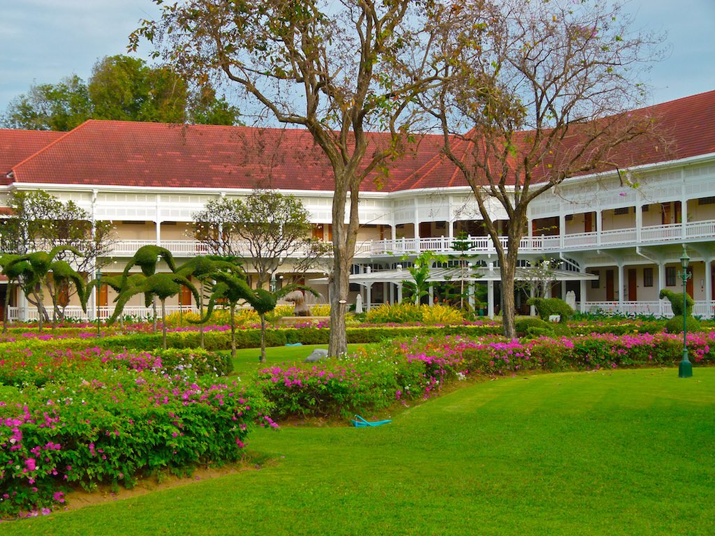 OnTheRails's tweet photo. When I was travelling for the book that became ‘Bang Sue Junction’ I became fascinated by the concept of railway hotels. Before the sleeper trains in SE Asia, this was the way to travel. https://t.co/GmEnfGcQOV #BangSueJunction https://t.co/ELgNJE8E2U